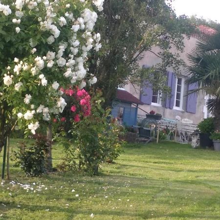 Maison de campagne à la ferme Pillac Extérieur photo