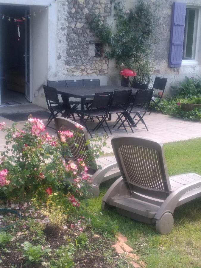 Maison de campagne à la ferme Pillac Extérieur photo