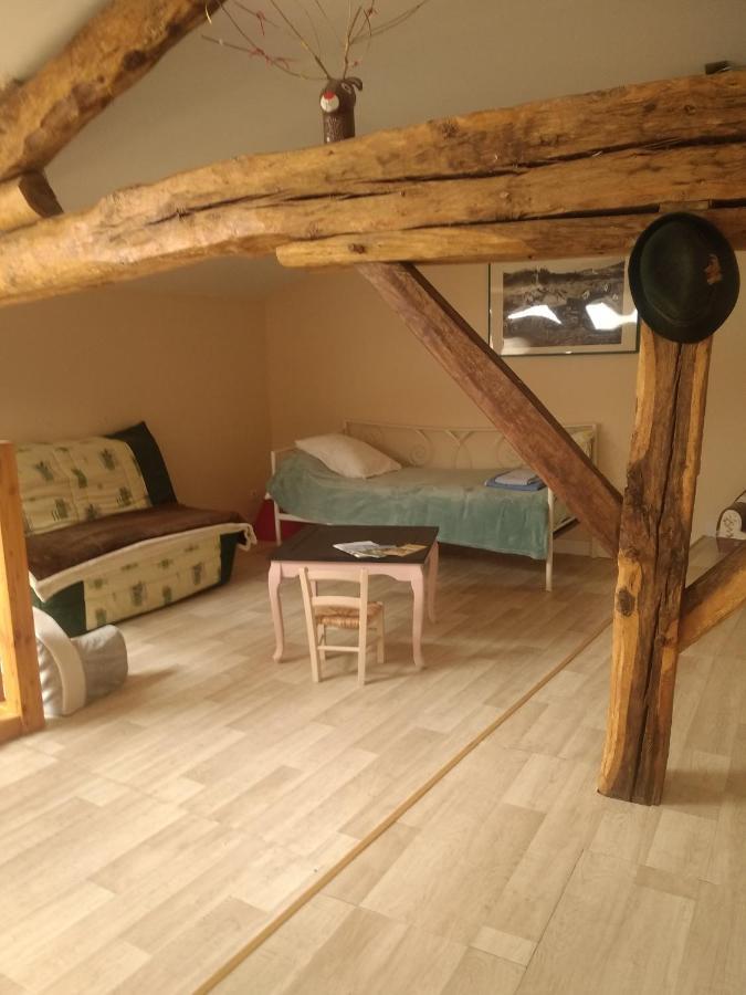Maison de campagne à la ferme Pillac Extérieur photo