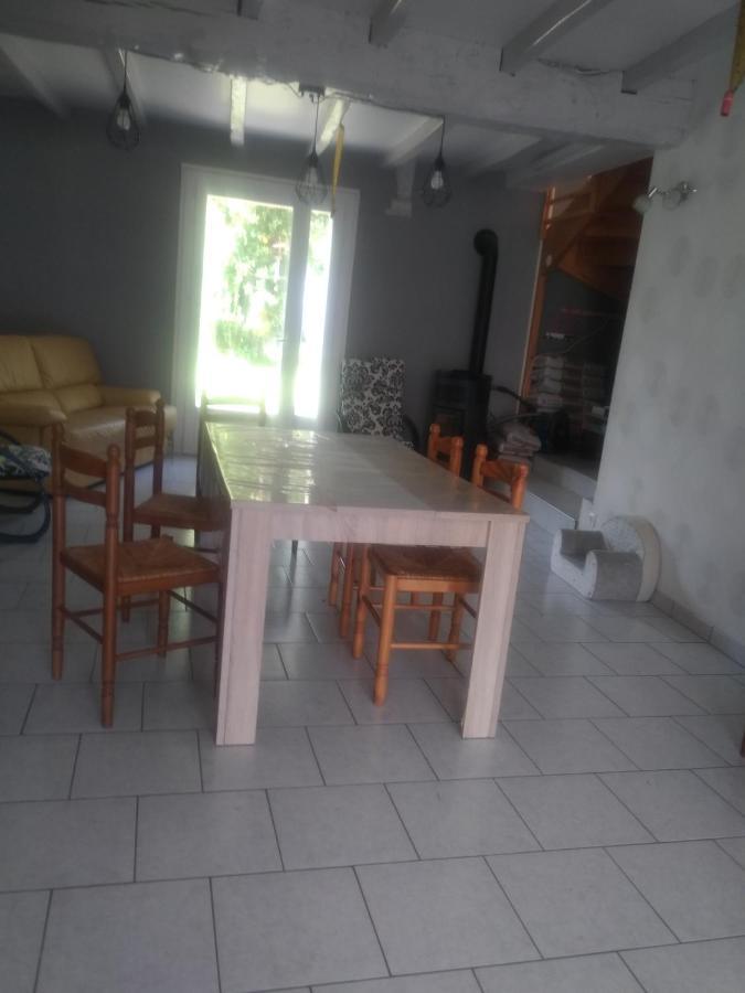 Maison de campagne à la ferme Pillac Extérieur photo